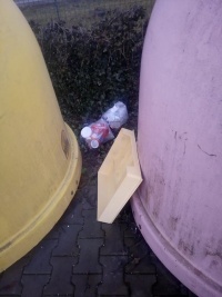 Odpadky v Rozstání u COOPu.